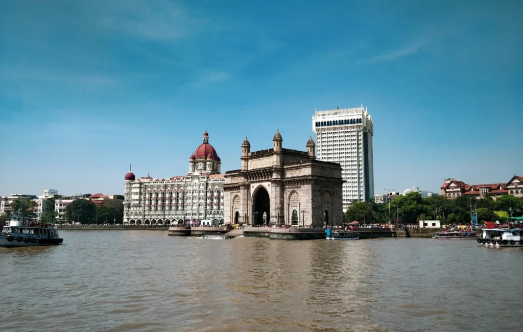 This photograph captures the iconic Gateway of India in Mumbai, situated on the waterfront of the Arabian Sea at Apollo Bunder. 